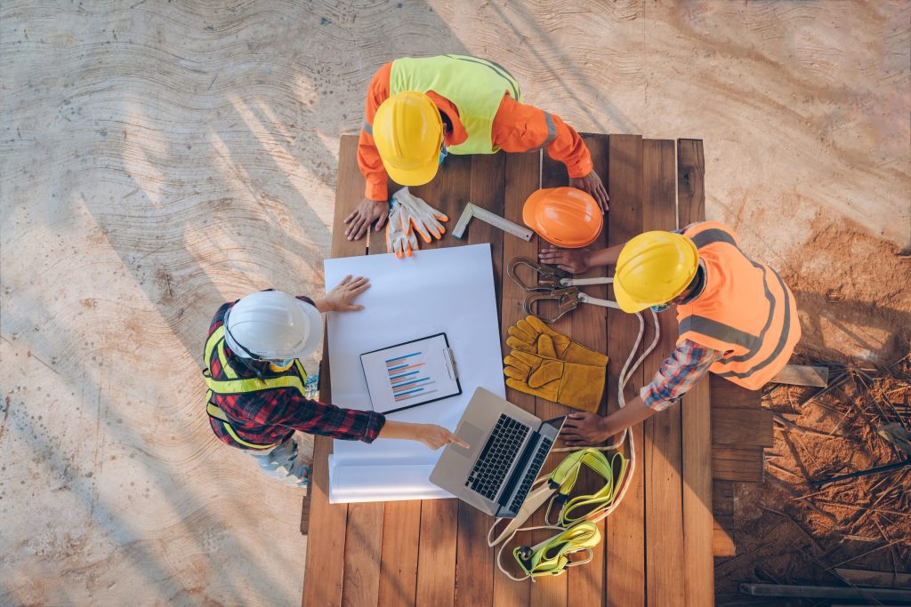 كيف يساهم الاشراف الهندسي في تحسين كفاءة البناء وتقليل التكاليف
